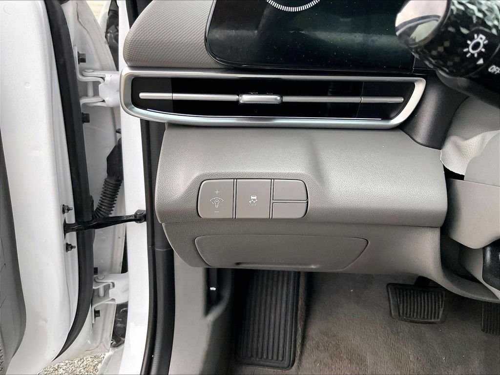 Used 2024 White Hyundai SEL image 26