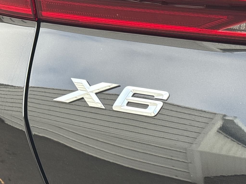 Used 2024 Black BMW xDrive40i image 9