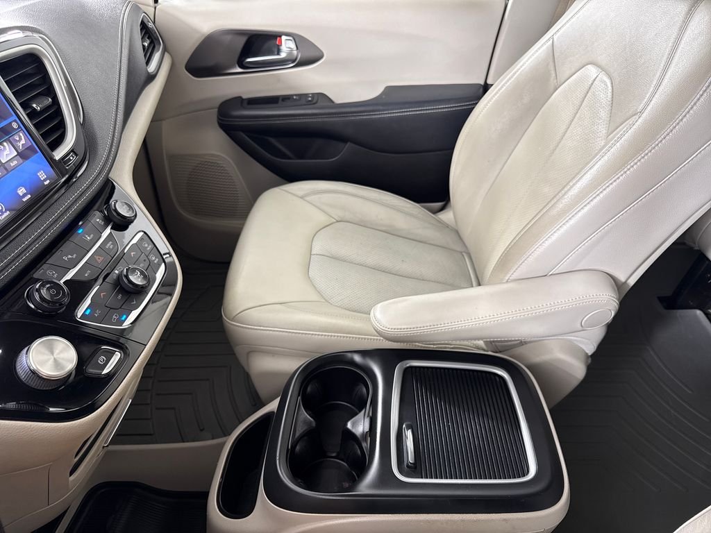 2021 Chrysler Pacifica Touring L - Photo 18