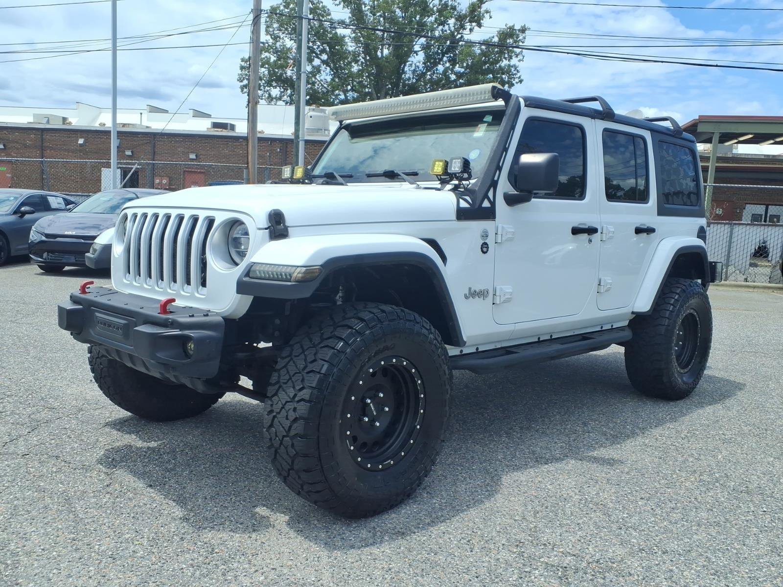 Used 2019 Bright White Clearcoat Jeep Sahara image 18