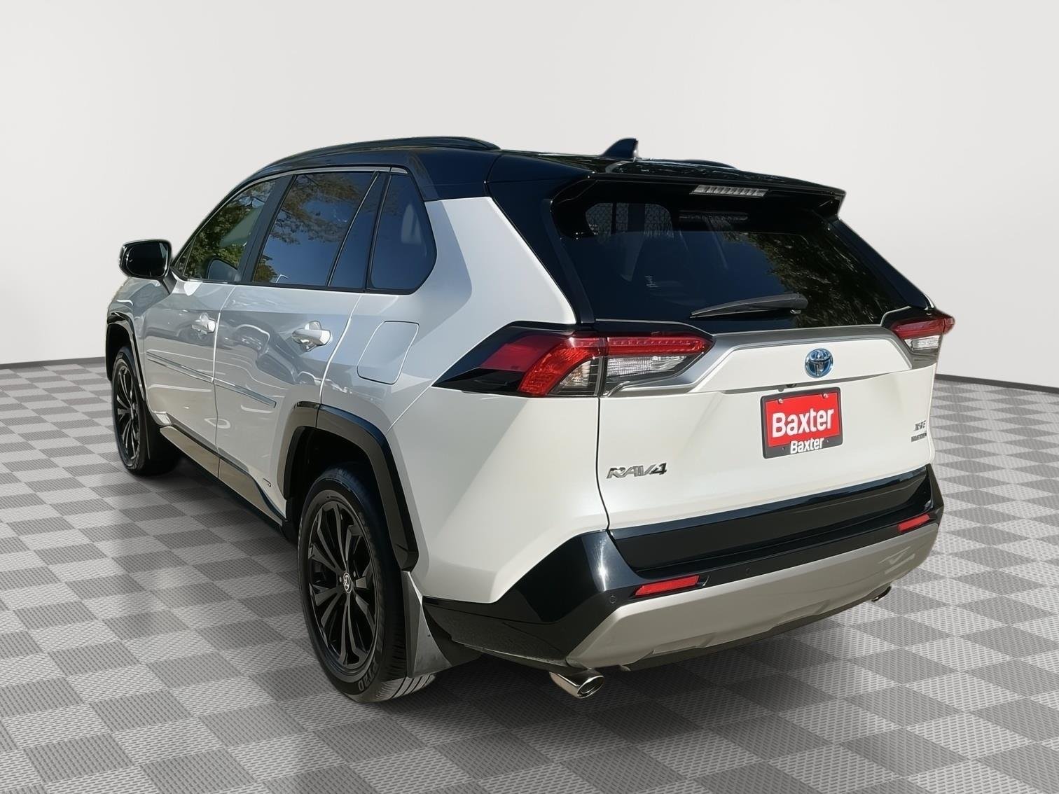 Used 2023 Wind Chill Pearl w/Midnight Black Metallic Roof TOYOTA XSE image 24