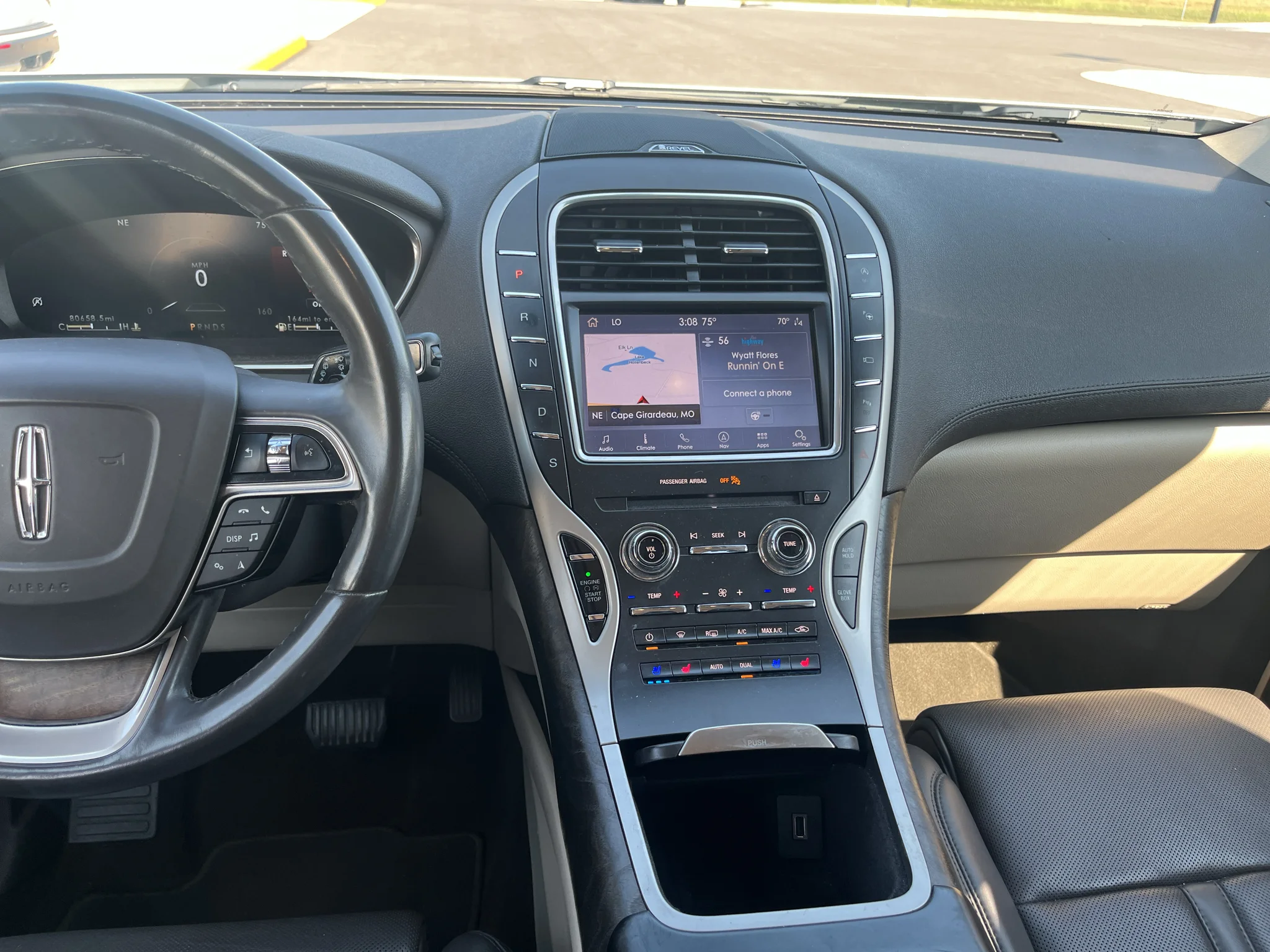 Used 2020 Pristine White Lincoln Reserve image 12