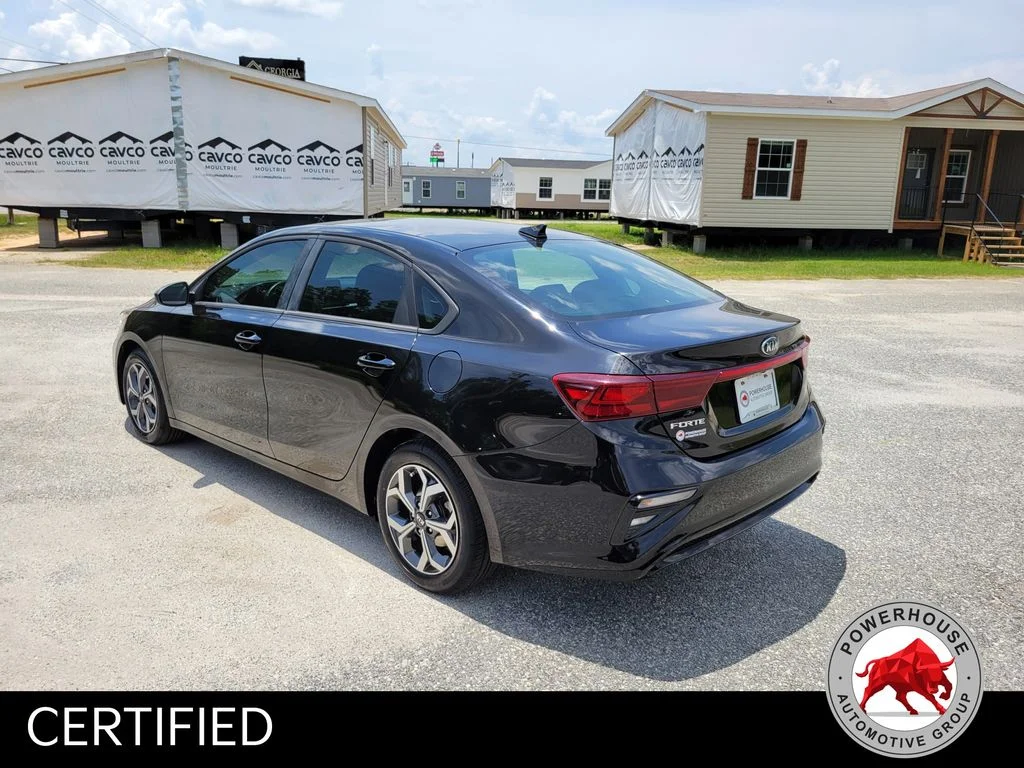 Used 2021 Black Kia LXS image 4