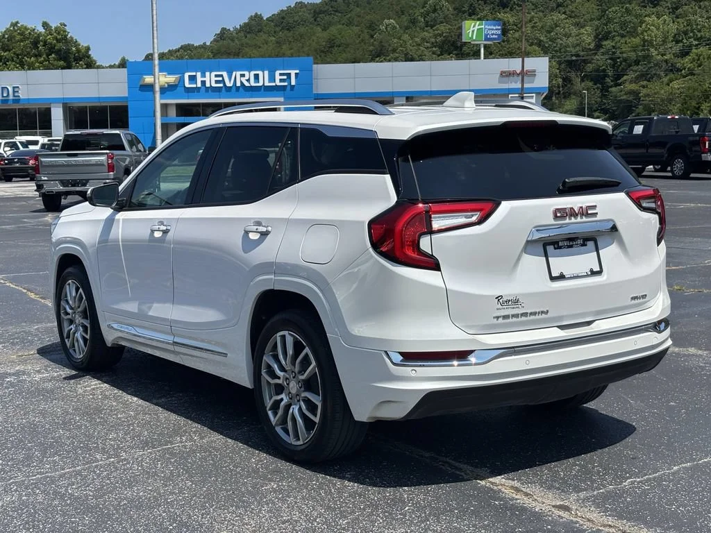 Used 2023 WHITE FROST TRICOAT GMC Denali image 7