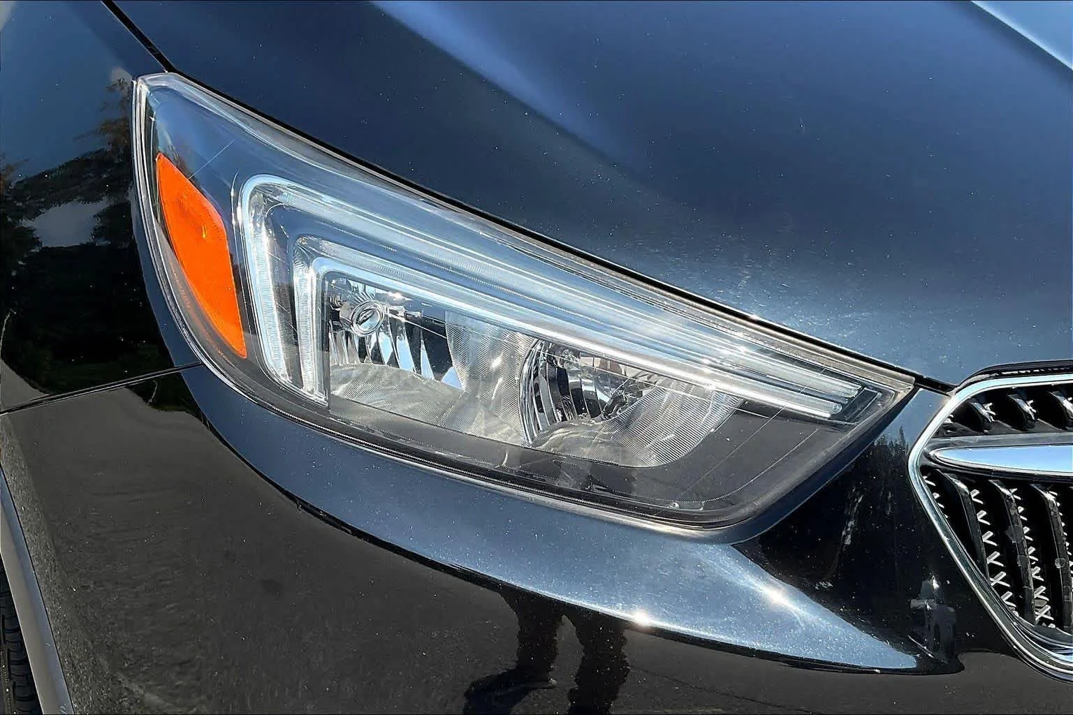 Used 2019 Ebony Twilight Metallic Buick Preferred image 27