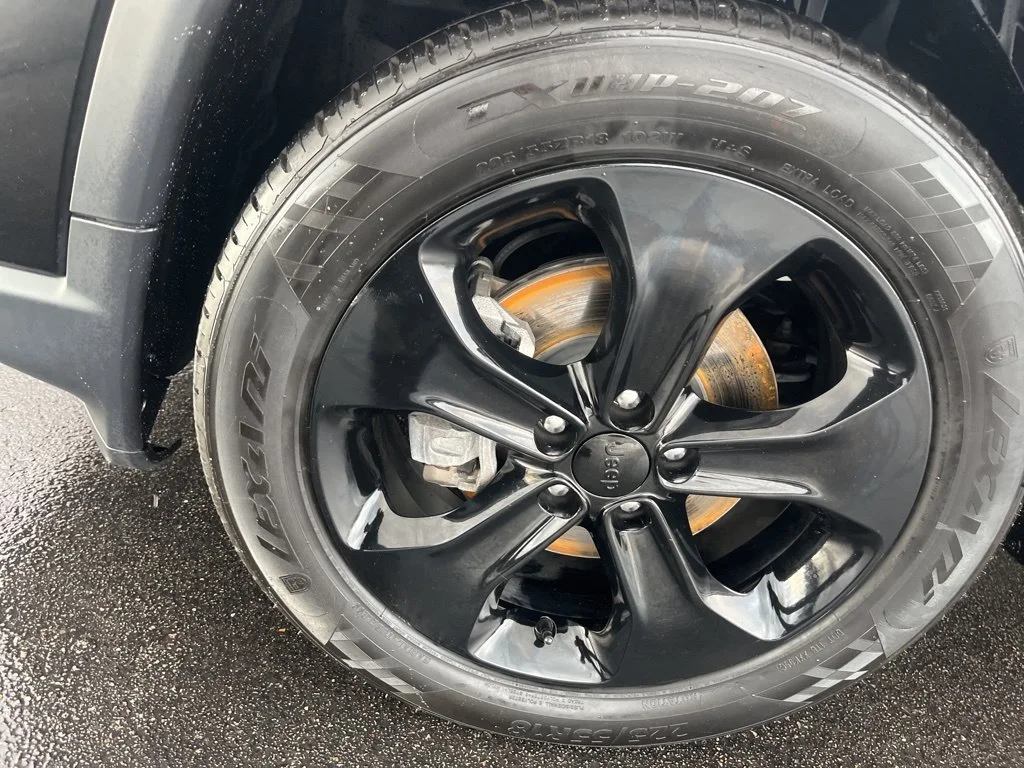 Used 2021 Diamond Black Jeep Latitude image 9