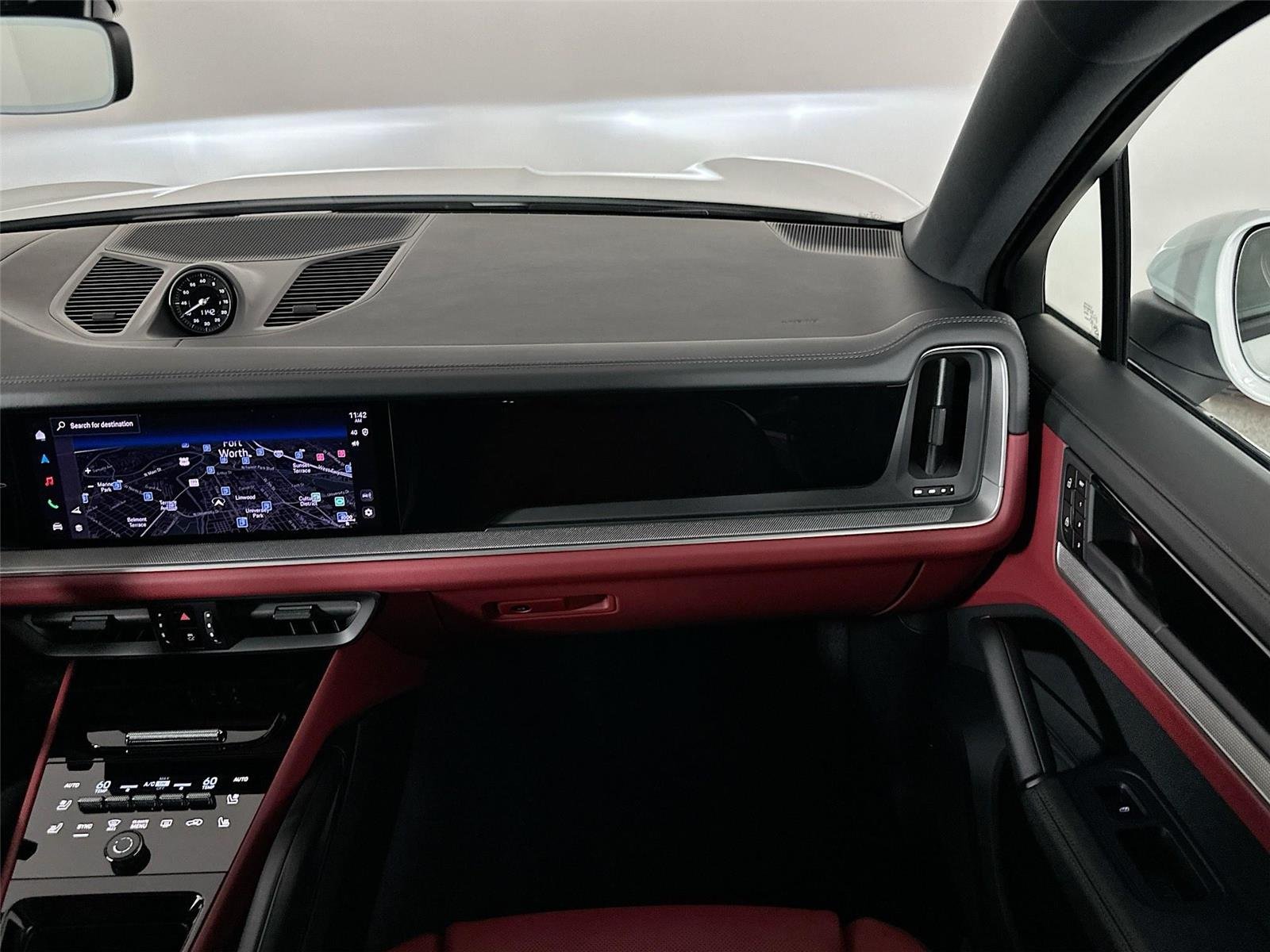 New 2026 White Porsche Cayenne E-Hybrid Coupé image 31