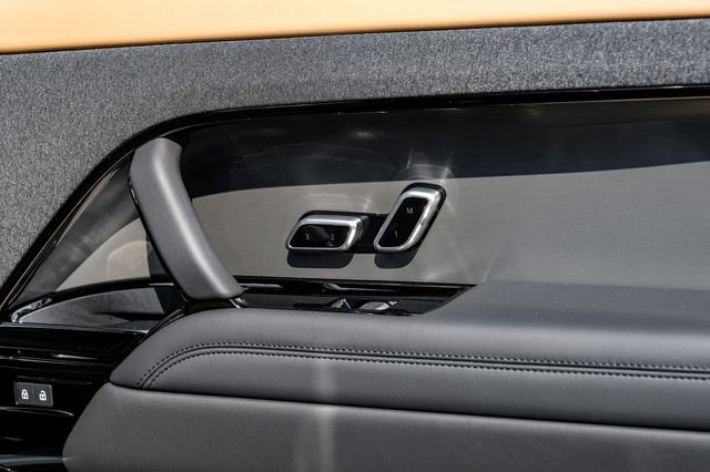New 2026  Land Rover Dynamic SE image 52