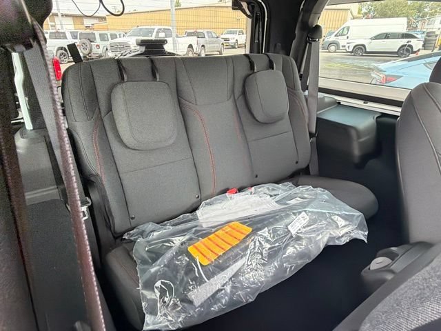 New 2026 Bright White Clear-Coat Exterior Paint Jeep Rubicon image 11