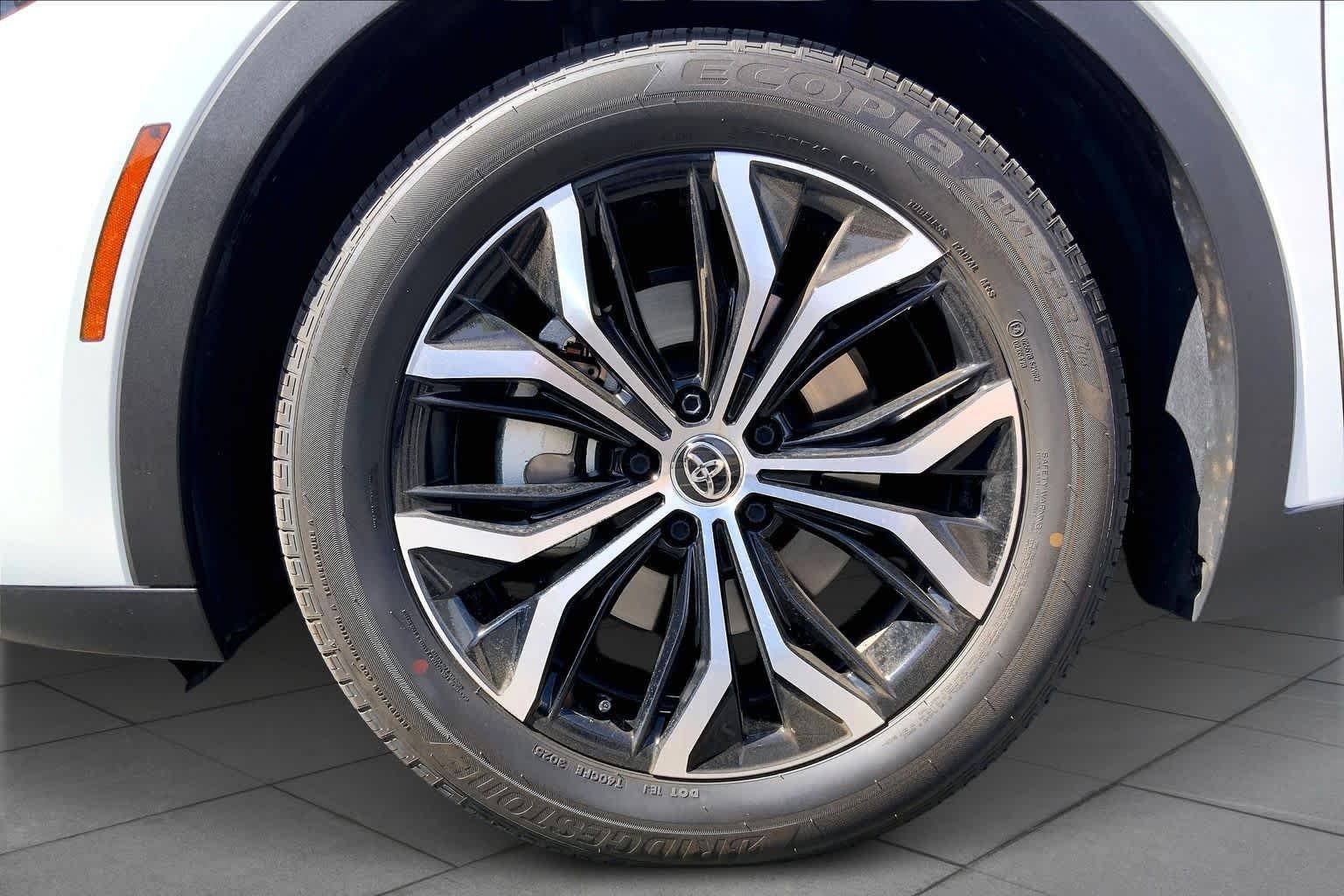 2026 Toyota Crown XLE - Photo 11