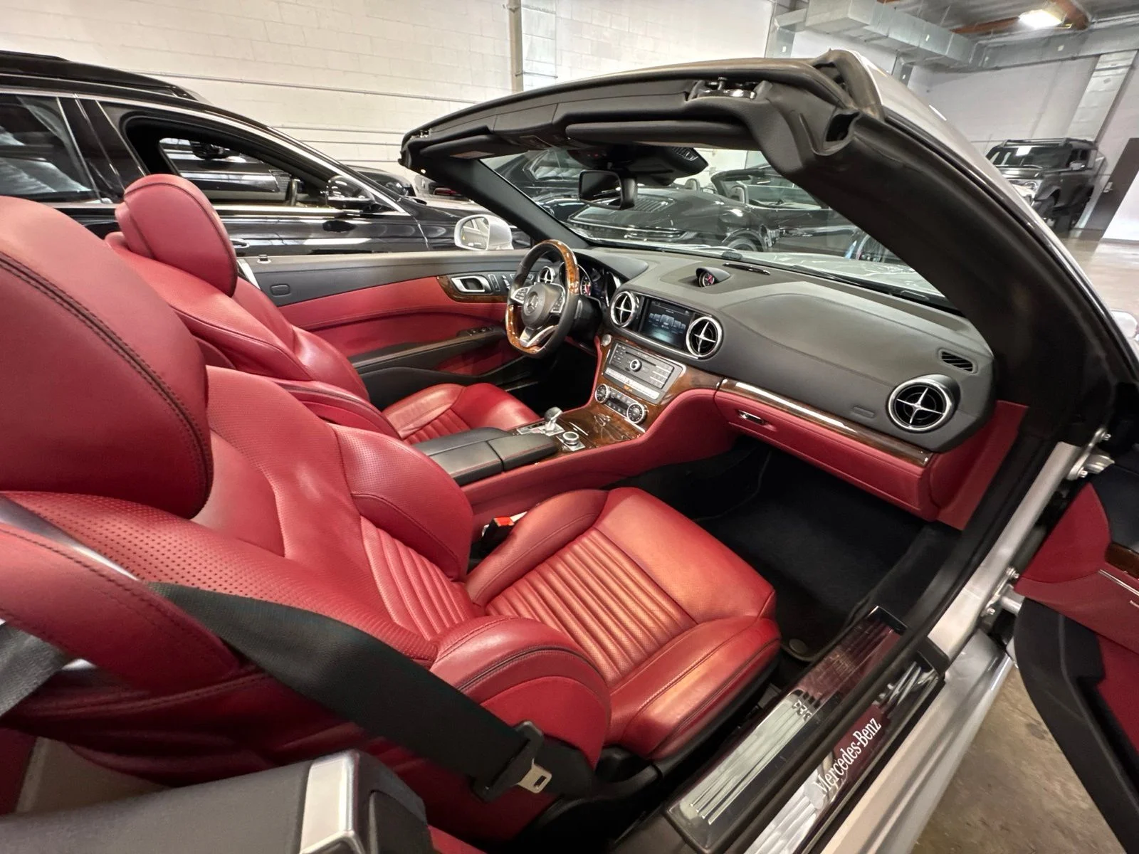 Used 2019 Silver Mercedes-Benz SL 550 image 28