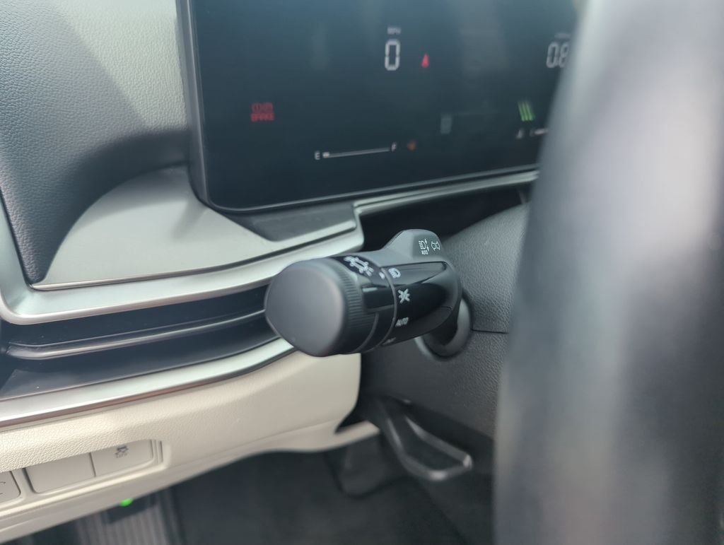 Used 2025 Black Kia S image 21