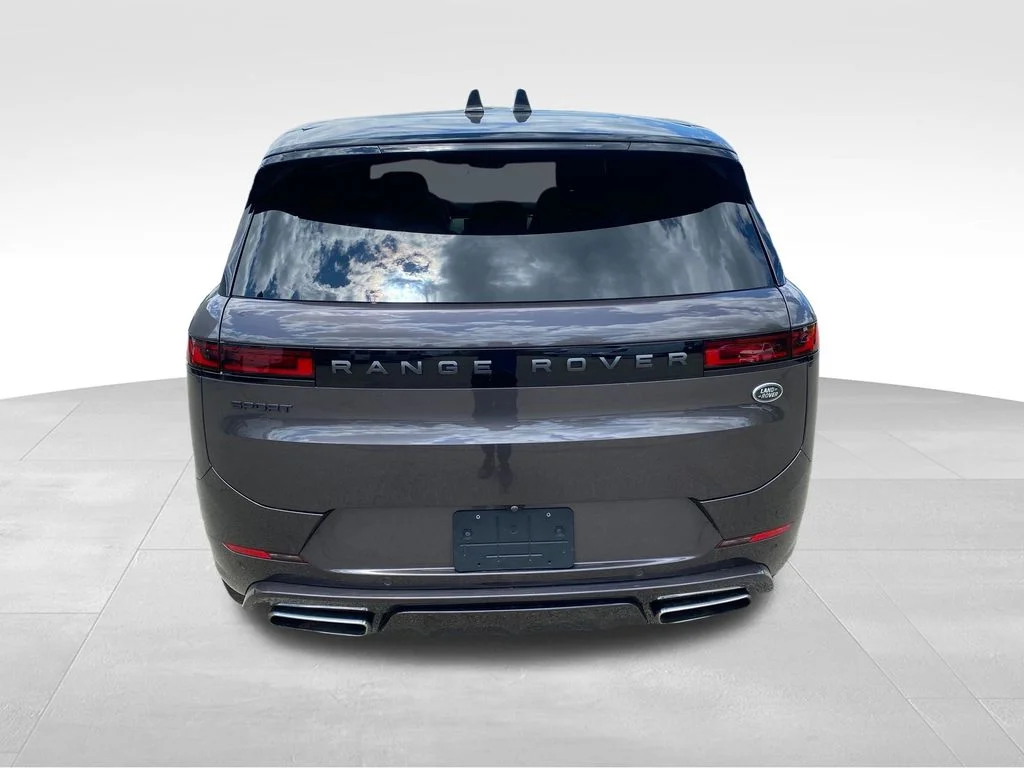 Used 2023 Gray Land Rover SE Dynamic image 4