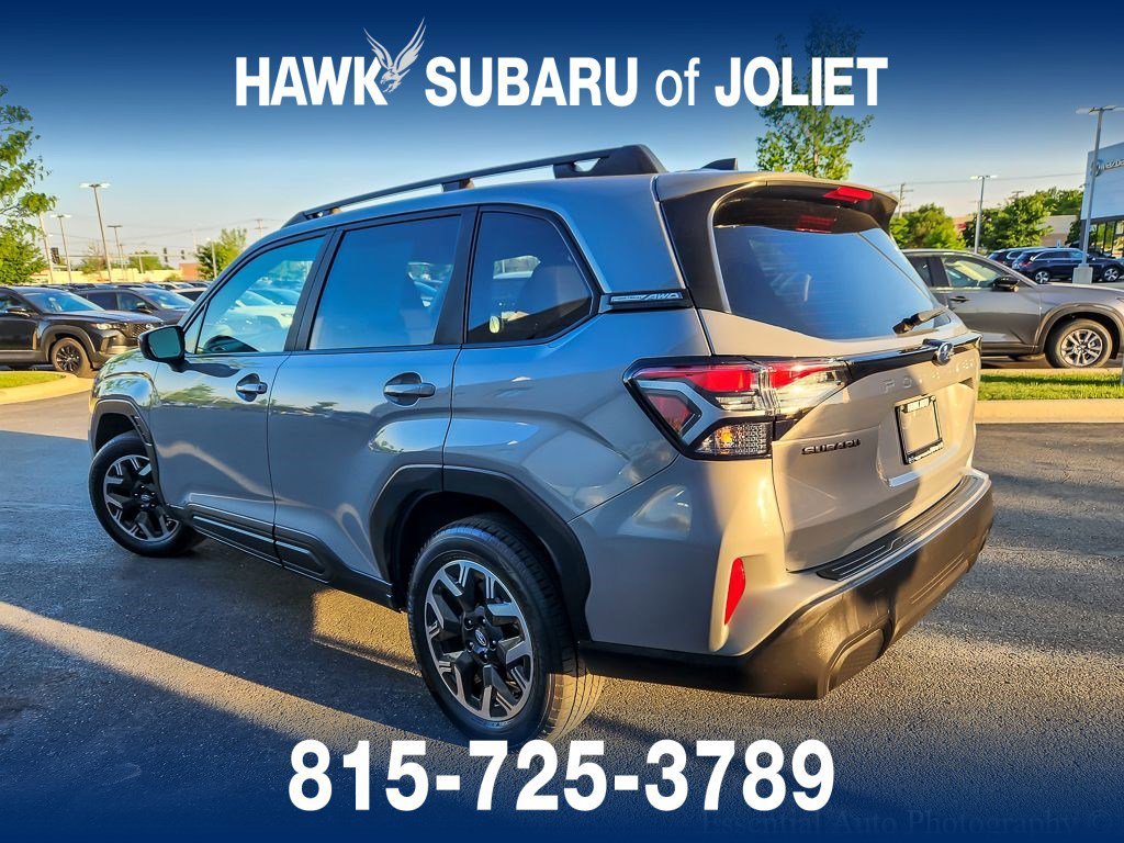 Used 2025 River Rock Pearl Subaru Premium image 6