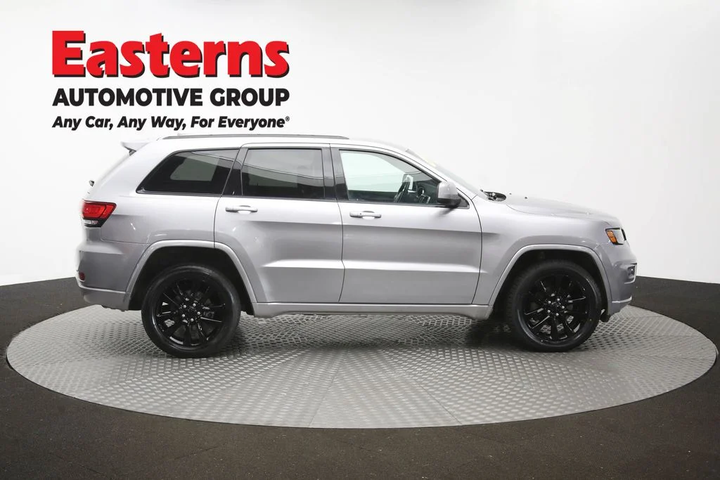 Used 2017 Silver Jeep Altitude image 44