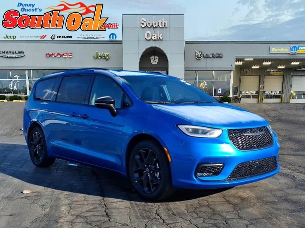 New 2026 Hydro Blue Pearl-Coat Exterior Paint Chrysler Select image 1