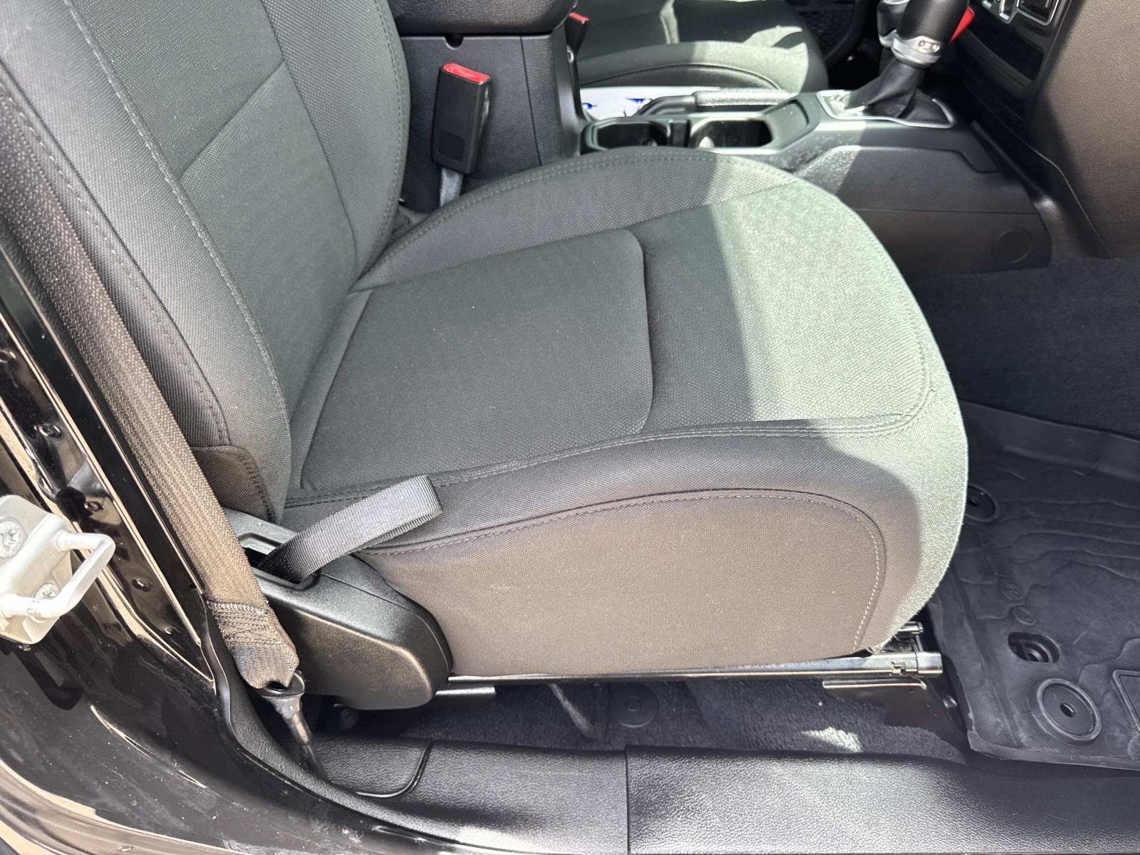 Used 2020 Black Clearcoat Jeep Sport S image 11