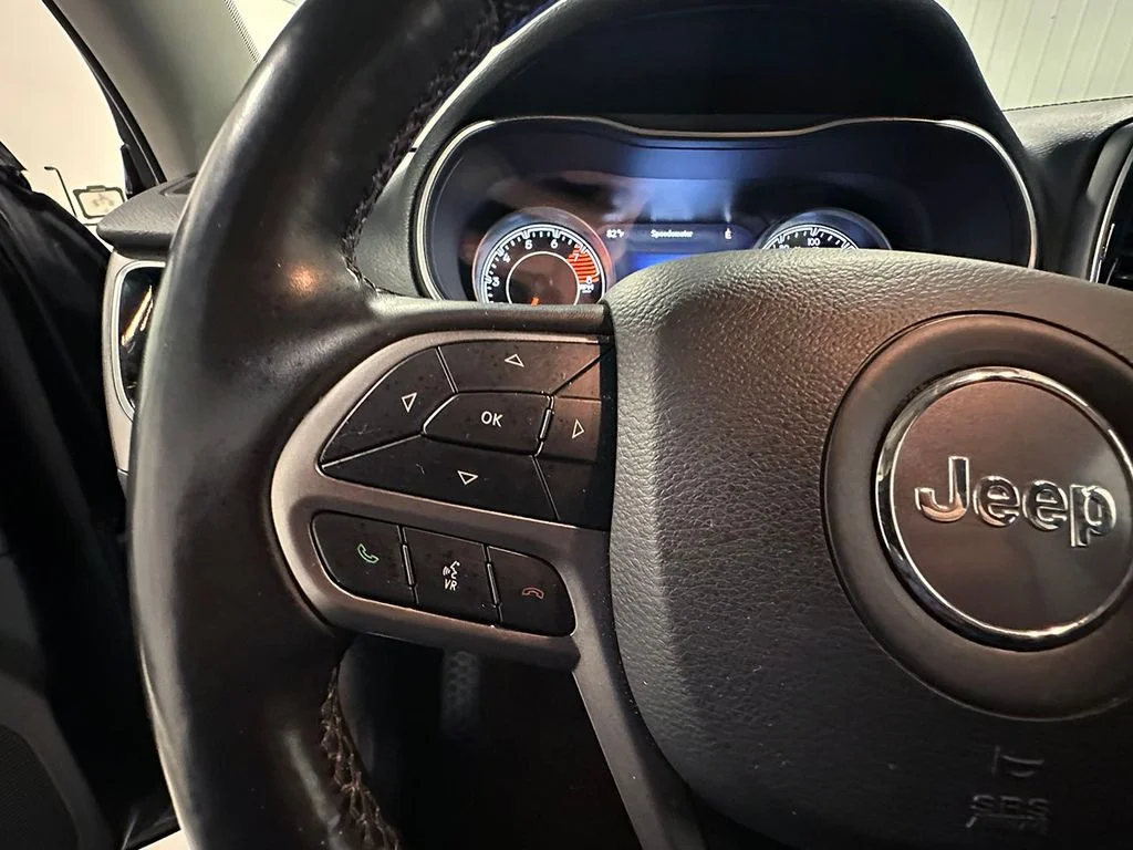 Used 2020 Gray Jeep Limited image 36