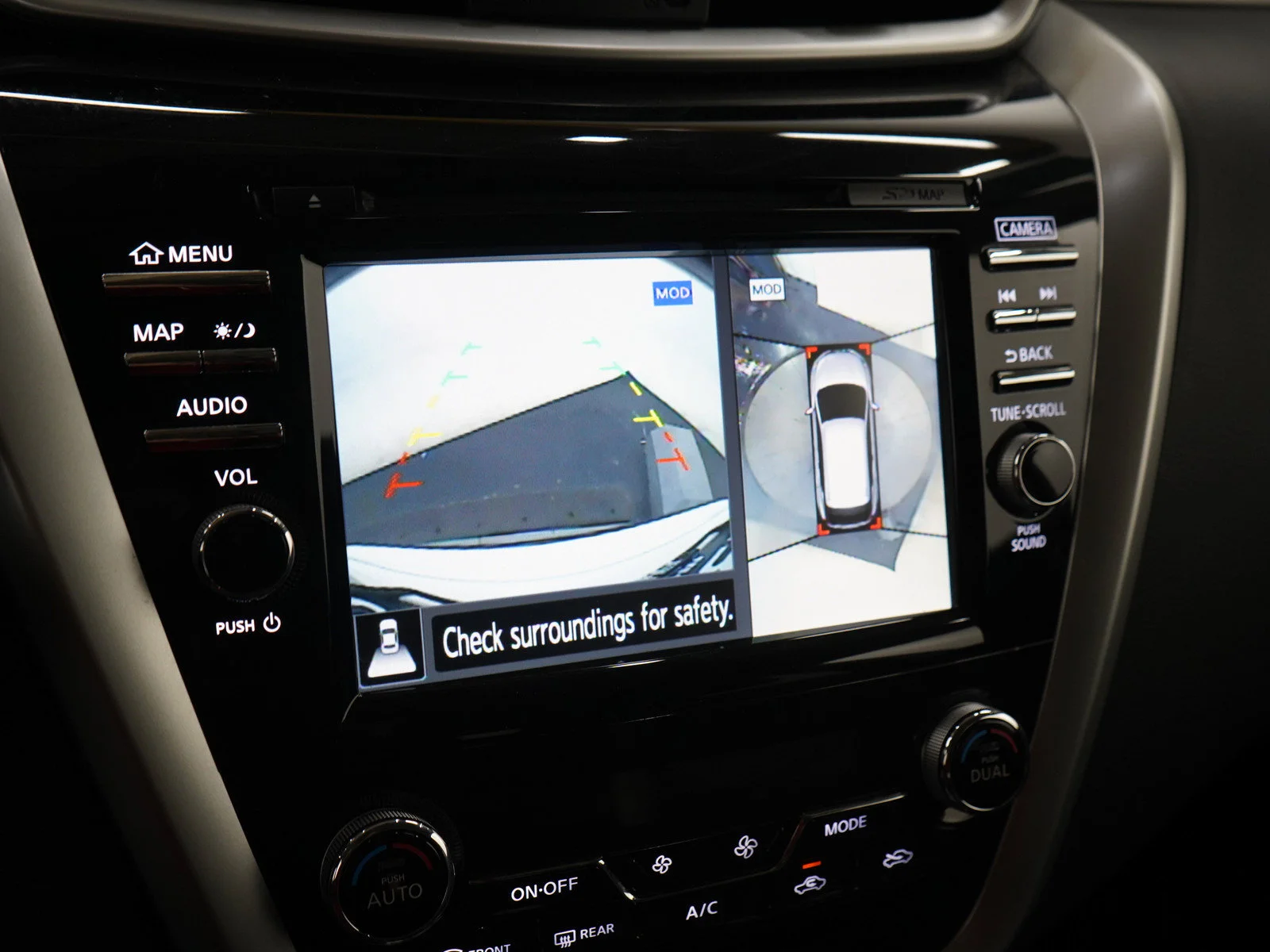 Used 2018 White Nissan SL image 22
