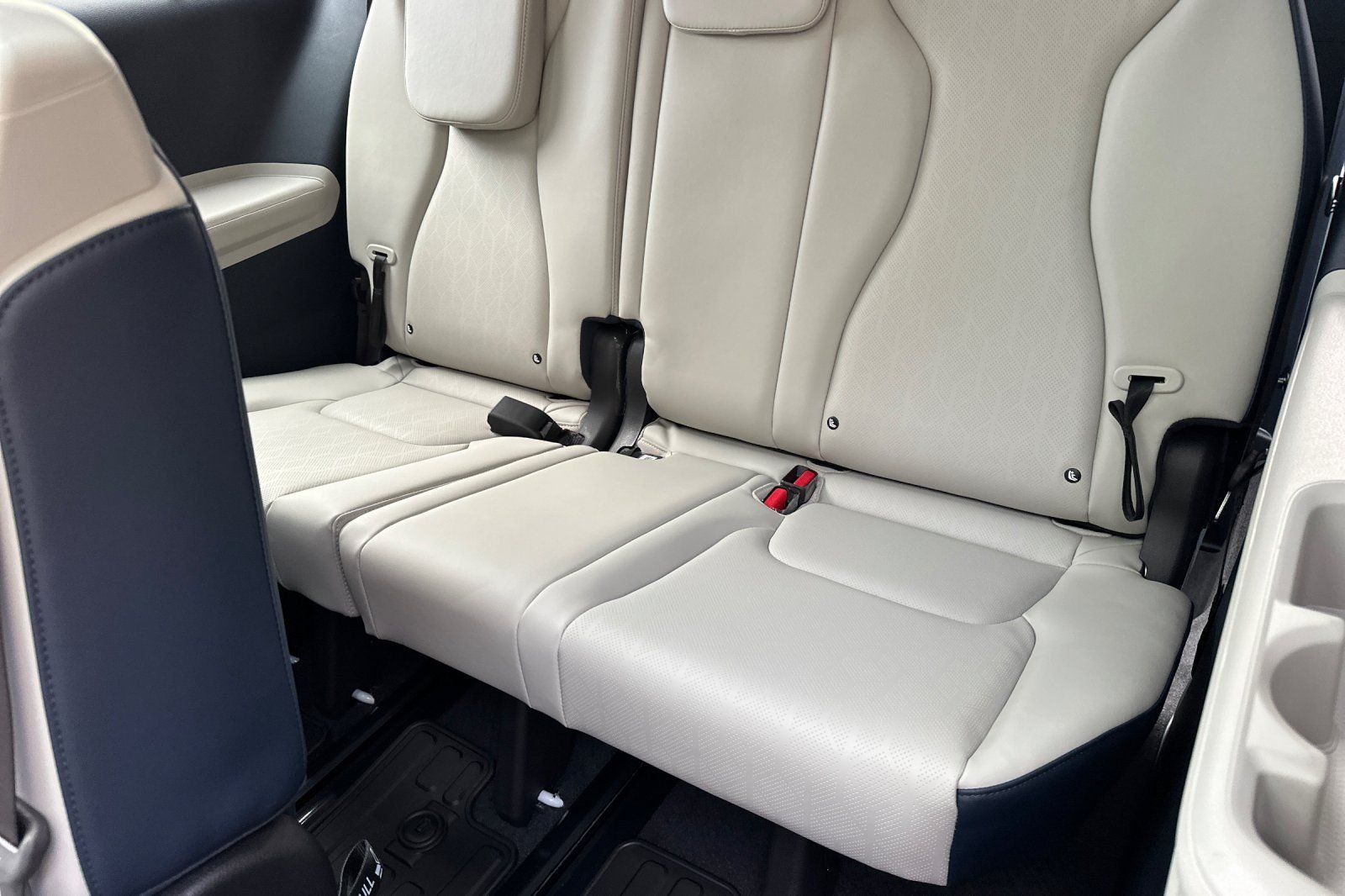 2026 Kia Carnival SX - Photo 11