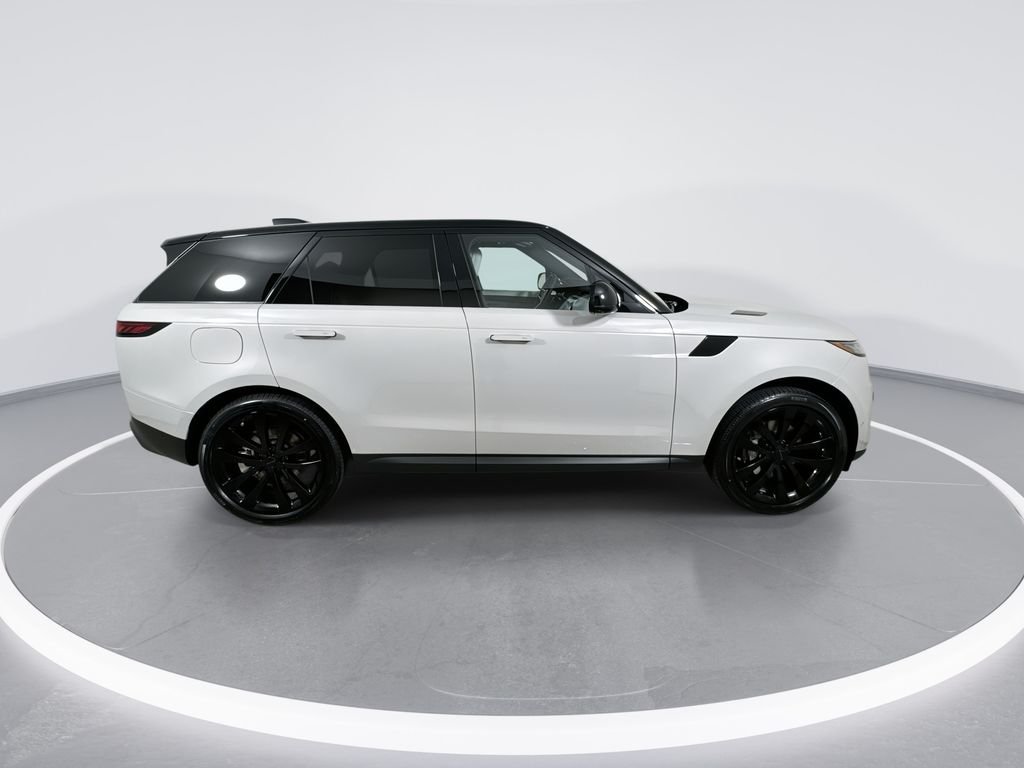 New 2026 Borasco Grey Land Rover SE image 9
