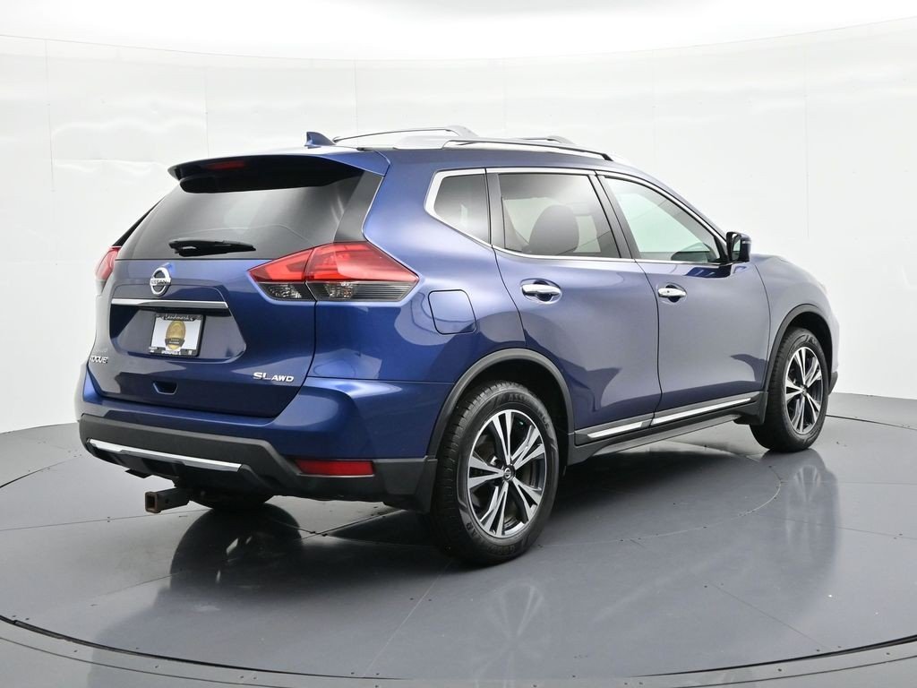Used 2017 Caspian Blue Nissan SL image 6
