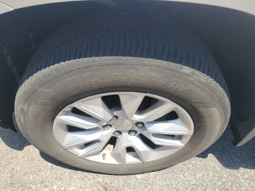 Used 2019 Silver Chevrolet Custom image 12