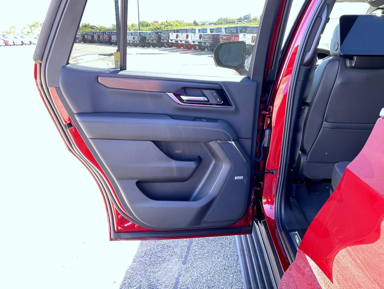 2026 GMC Yukon Denali - Photo 22