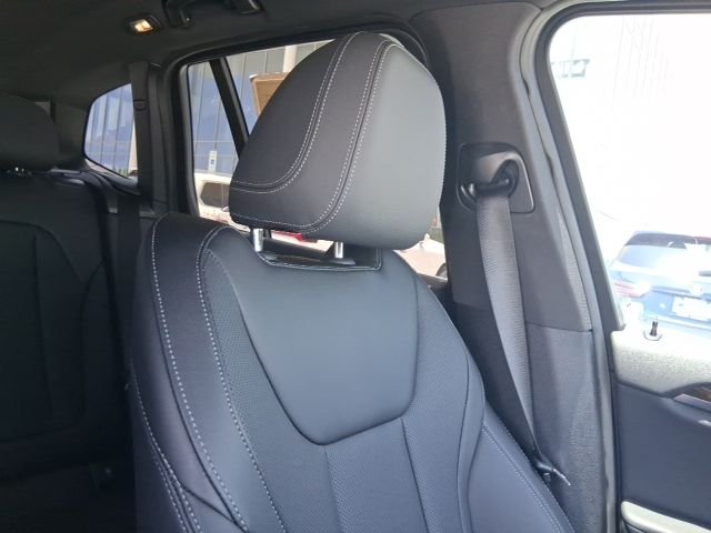 Used 2024 Gray BMW sDrive30i image 17