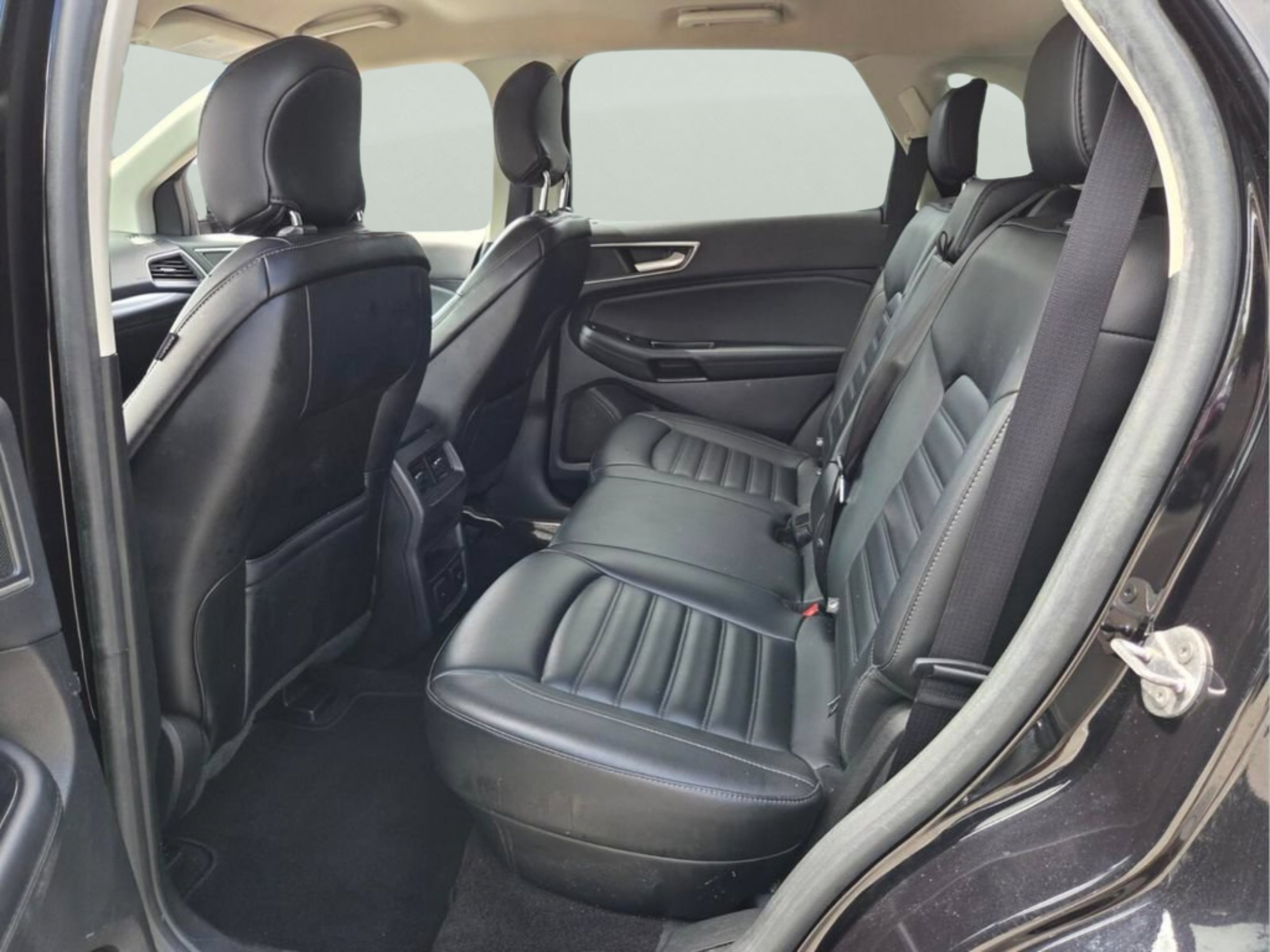 Used 2019 Black Metallic Ford SEL image 10