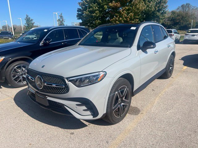 Used 2025  Mercedes-Benz GLC 350e image 2