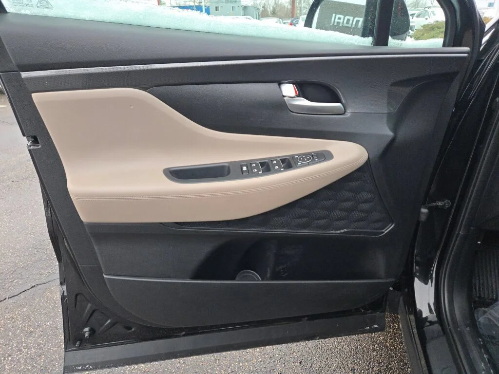 Used 2023 Black Hyundai SE image 19