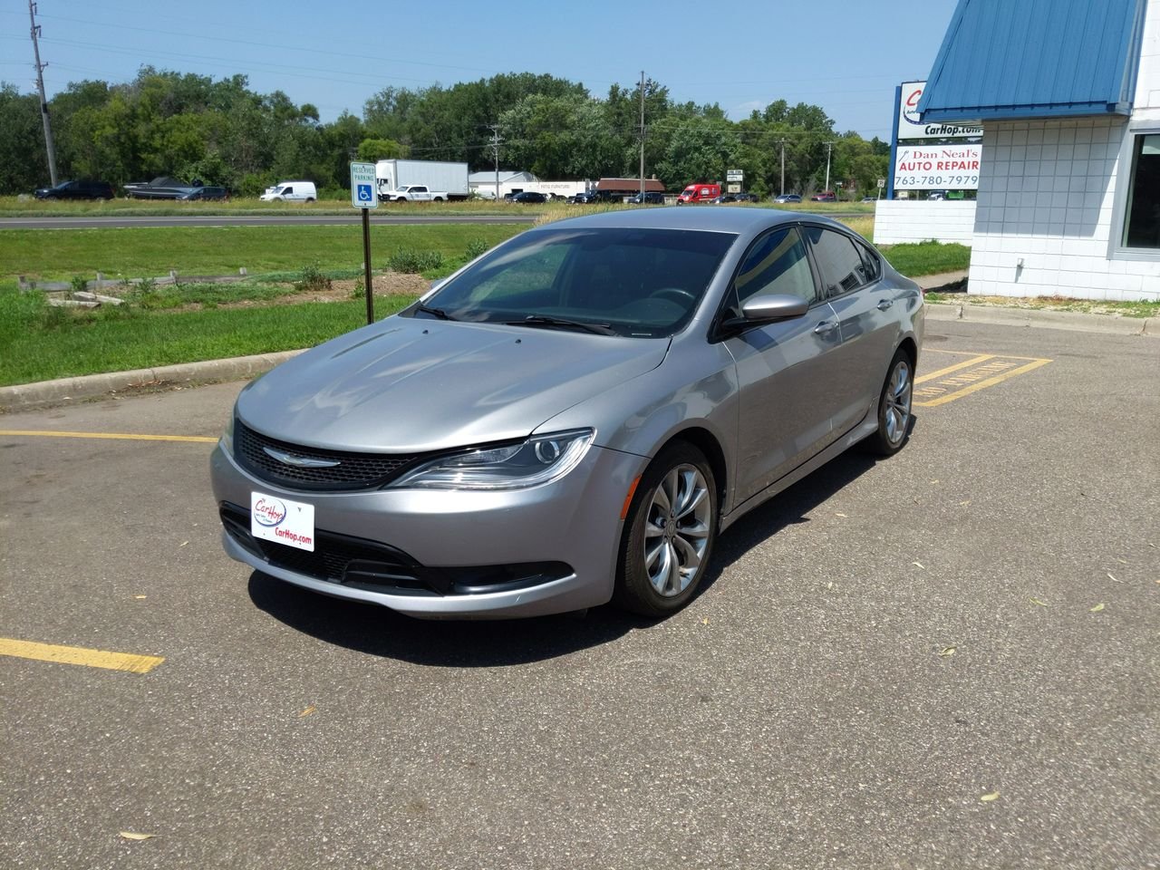 2015 Chrysler 200 photo 2