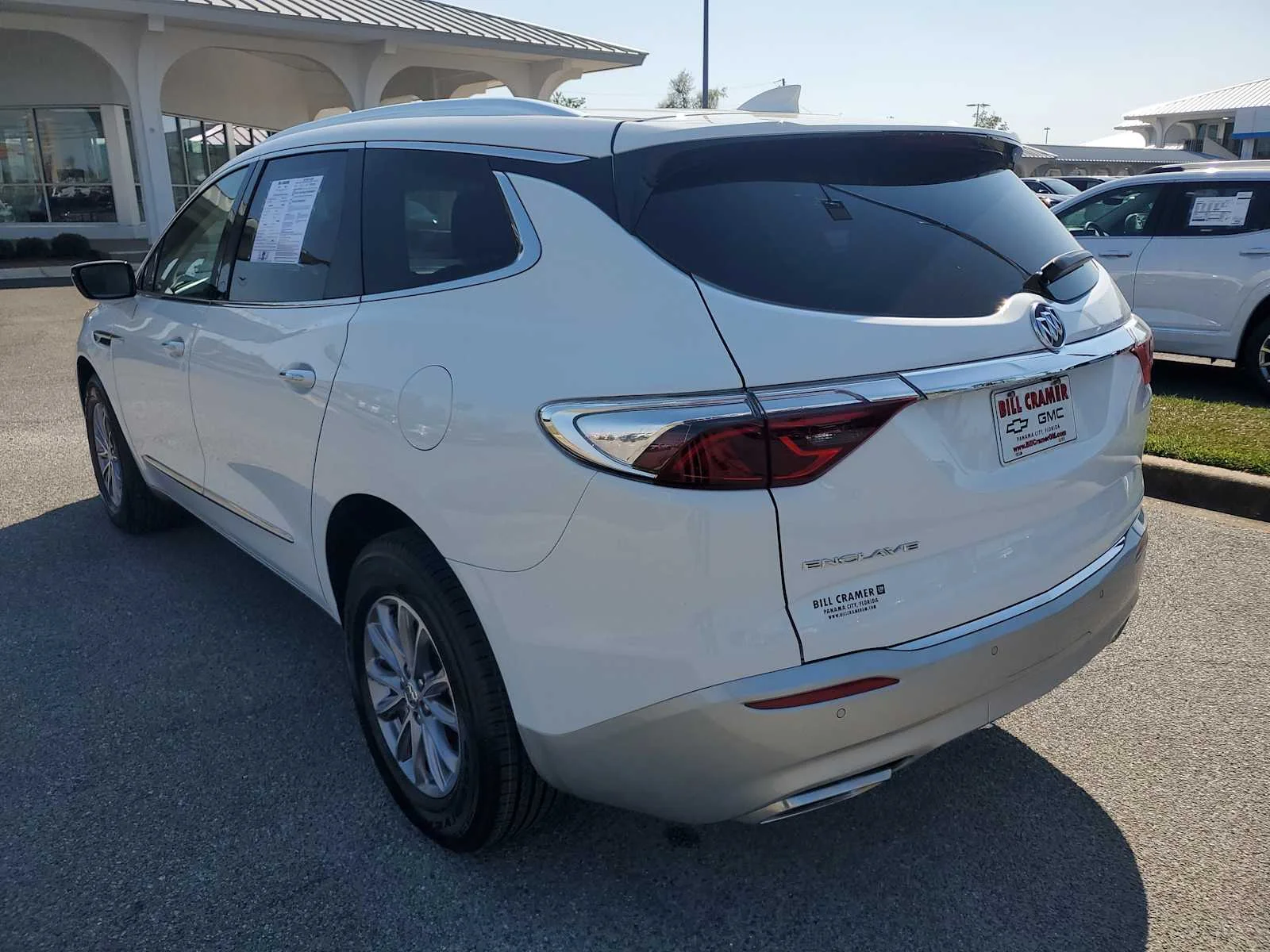 Used 2023 Summit White Buick Essence image 3