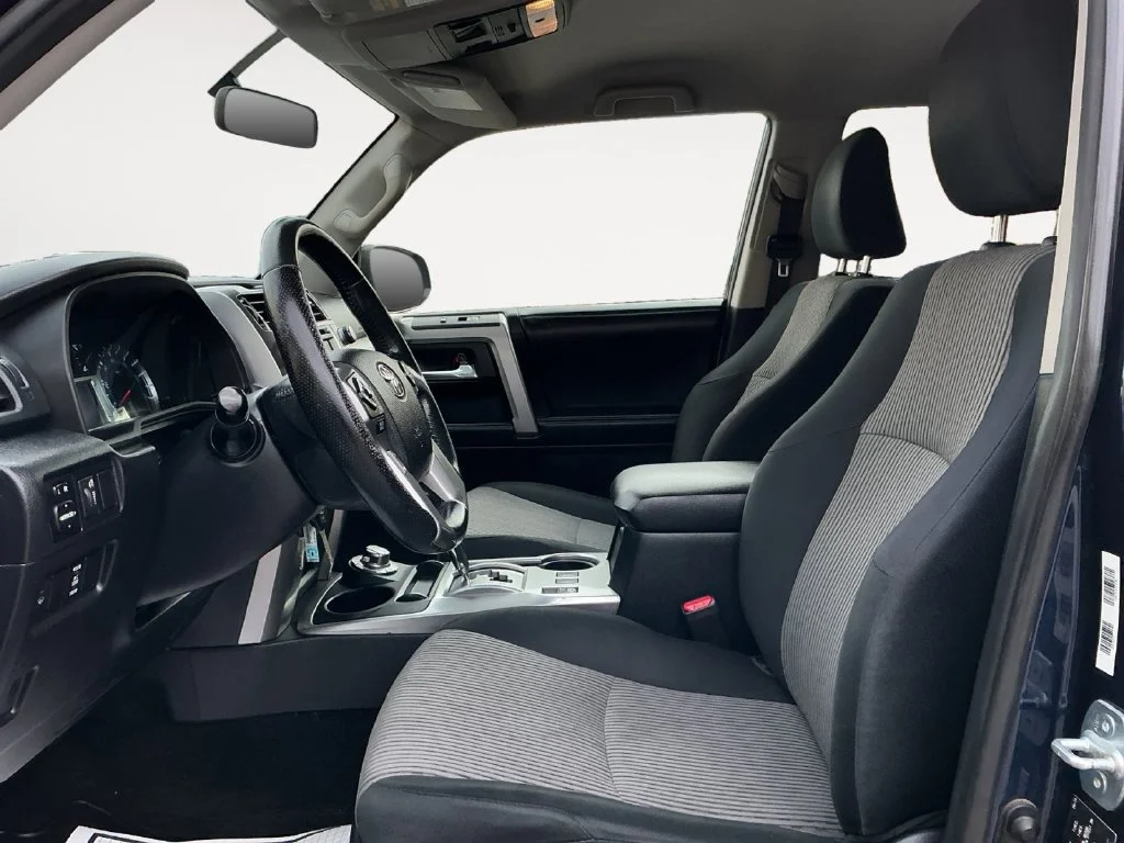Used 2016 Blue Toyota SR5 image 16