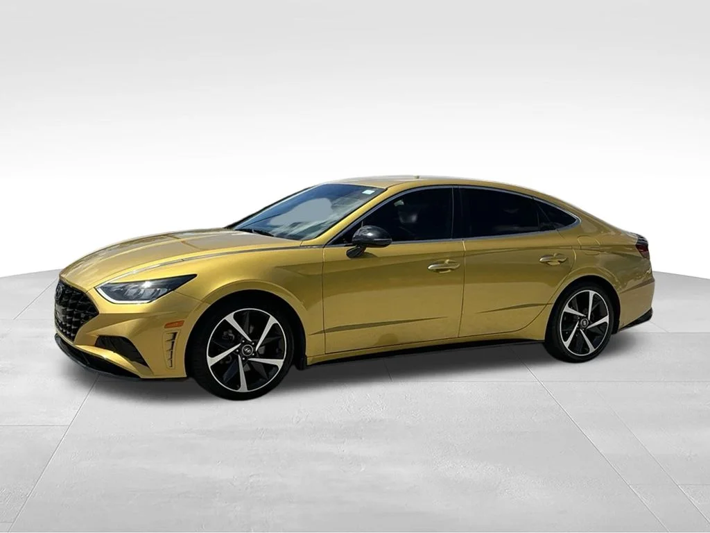 Used 2021 Yellow Hyundai SEL Plus image 3