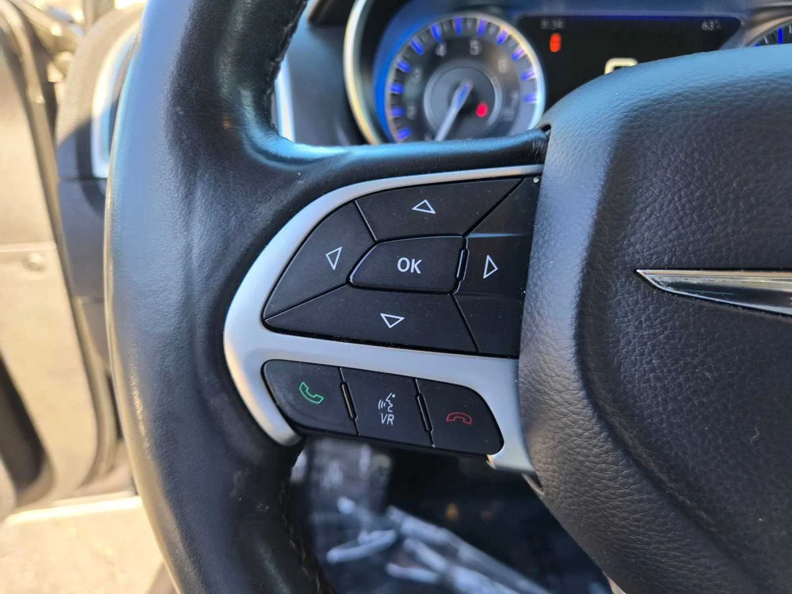 Used 2016  Chrysler 300C image 21