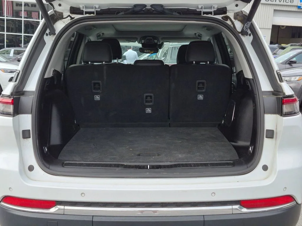 Used 2023 White Jeep 4xe image 8