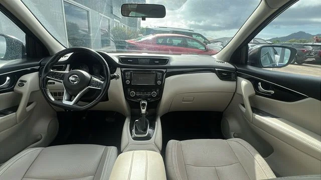 Used 2017 Blue Nissan SL image 15