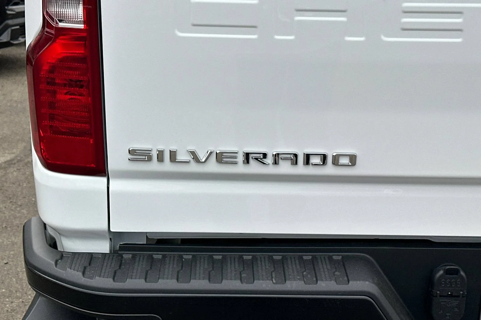 New 2026 Summit White Chevrolet WT image 26