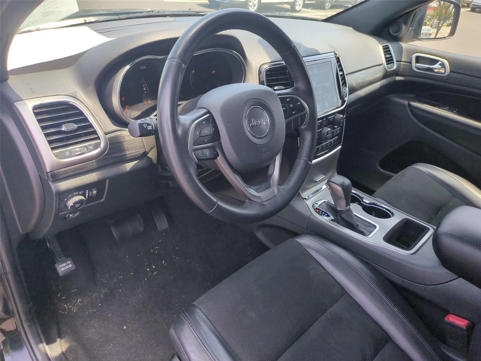 Used 2022 Diamond Black Crystal Pearlcoat Jeep Laredo X image 19