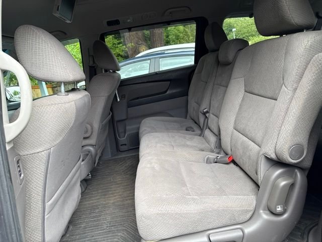 Used 2017 Modern Steel Metallic Honda SE image 6