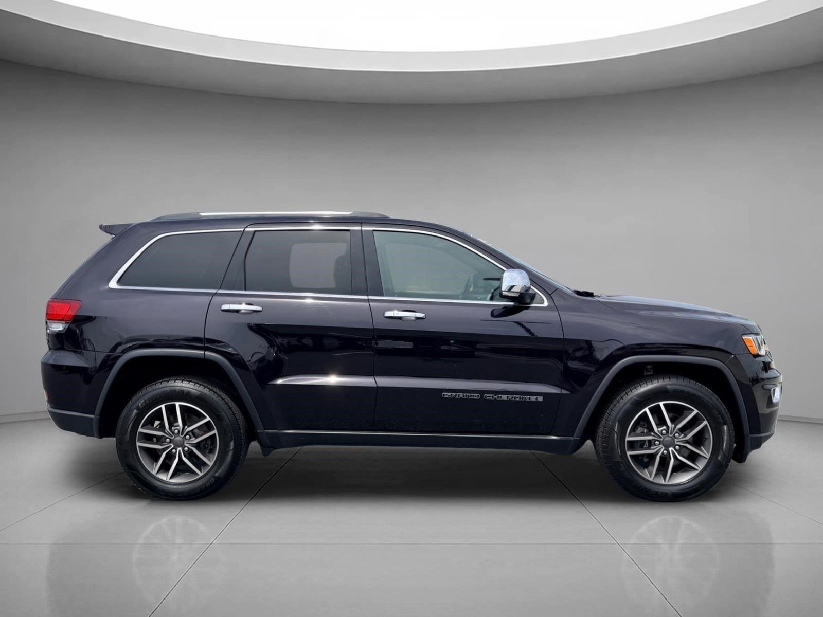 Used 2020 Diamond Black Crystal Pearlcoat Jeep Limited image 13