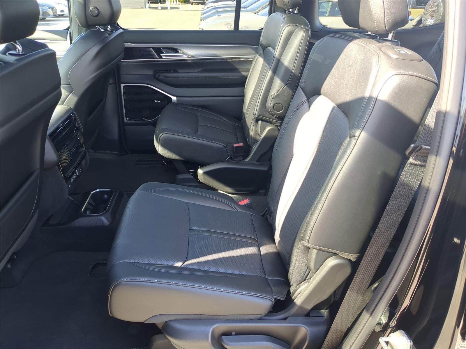 New 2026 High Gloss Black Exterior Paint Jeep Limited Altitude image 27