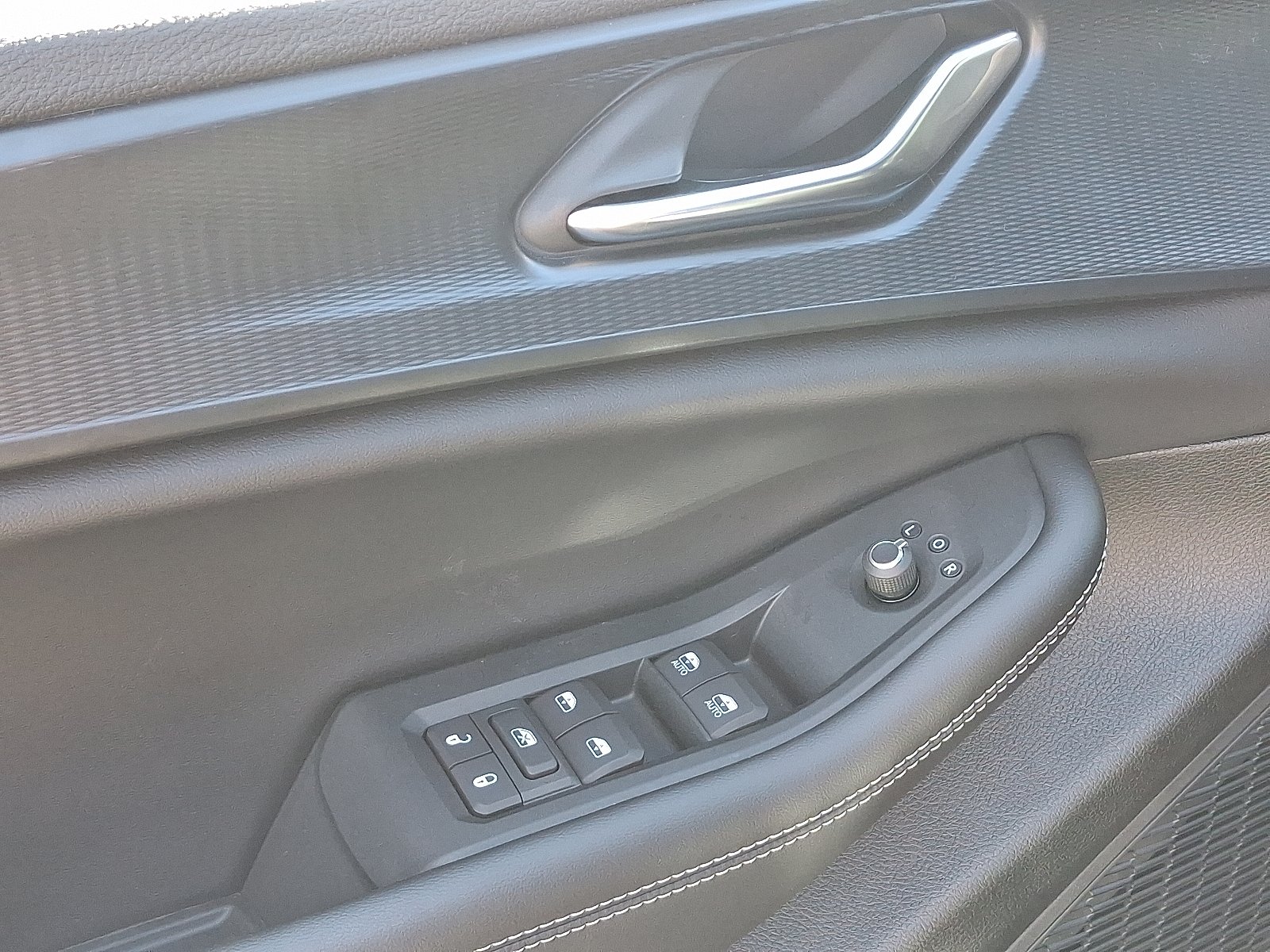 New 2027 High-Gloss Black Paint Jeep Laredo X 4x4 image 8