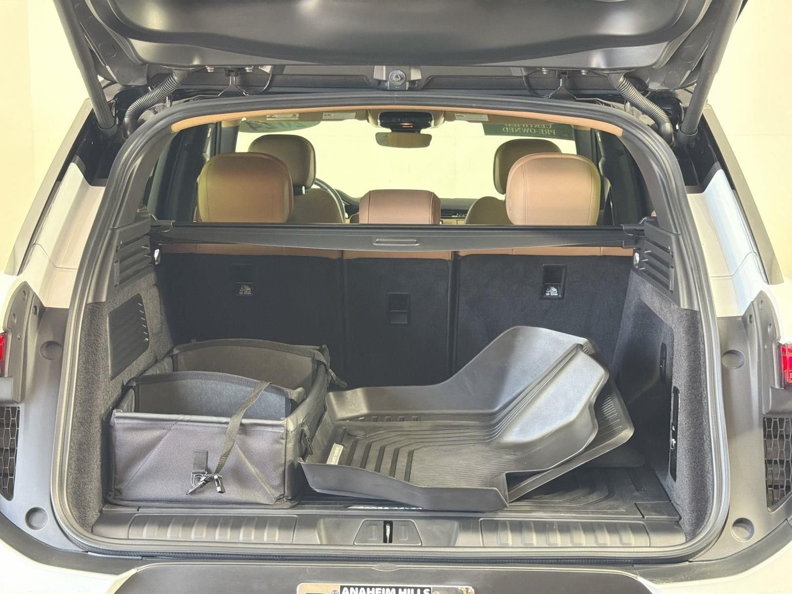Used 2024 Fuji White Land Rover SE image 29