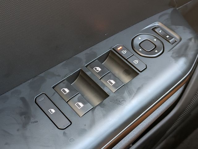New 2026 Snow White Pearl Kia LX image 23