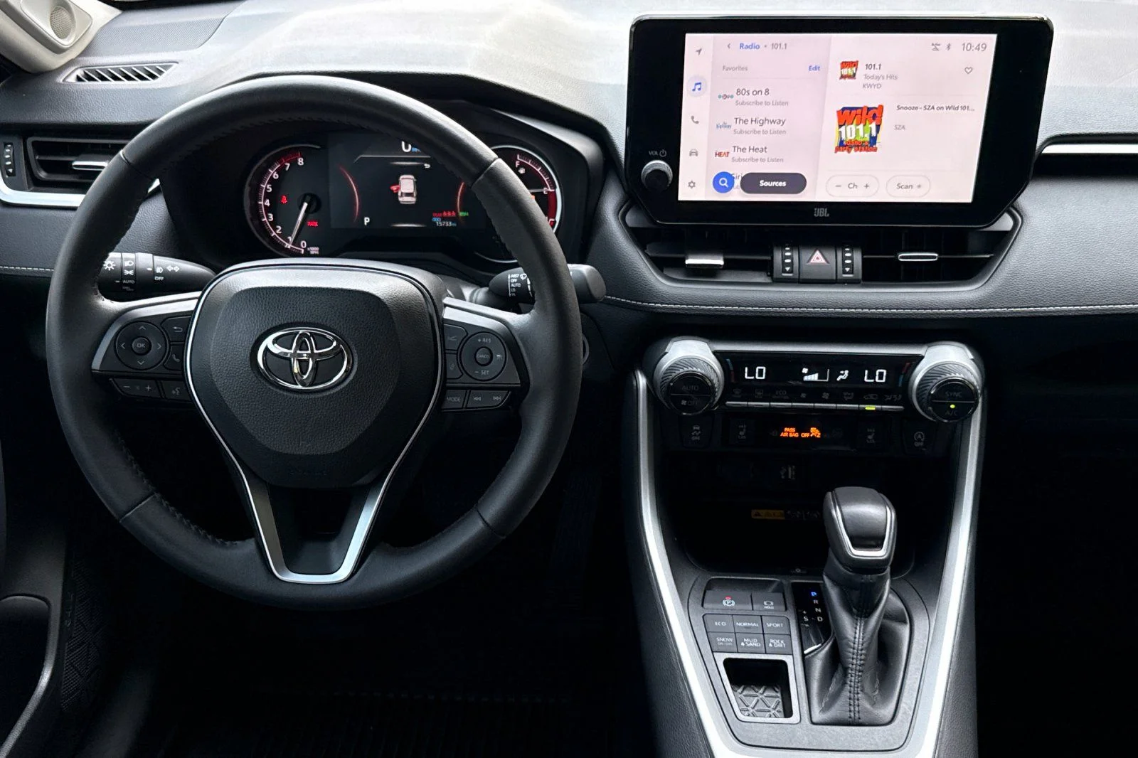 Used 2025  Toyota XLE Premium image 13
