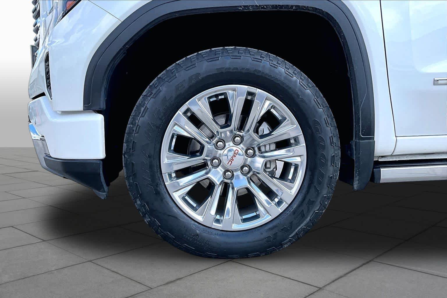 Used 2023 White Frost Tricoat GMC Denali image 11