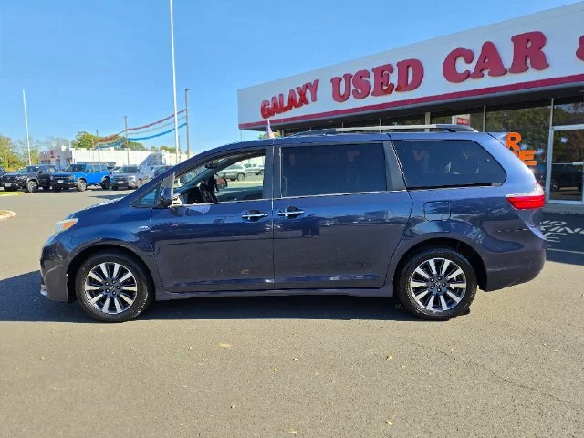 Used 2018 Beige Toyota XLE image 4